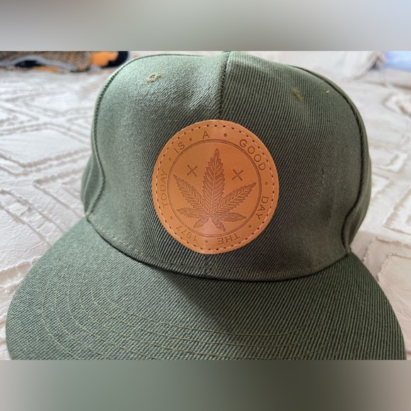 Men’s SnapBack Hat - Picture 3 of 4